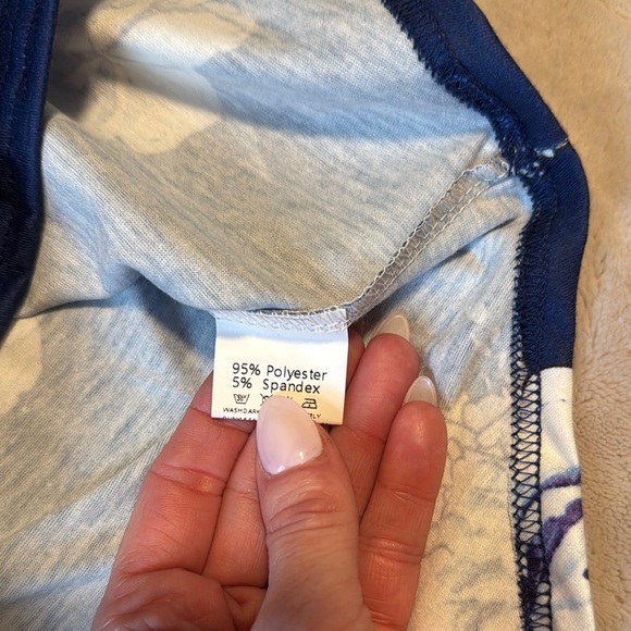 Sherosa || NWT Floral Navy Blue Top (M) - Picture 6 of 9